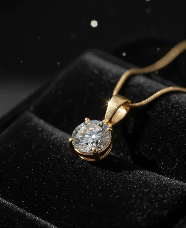 Gold_Solitaire_Muse_Pendant_For_Women